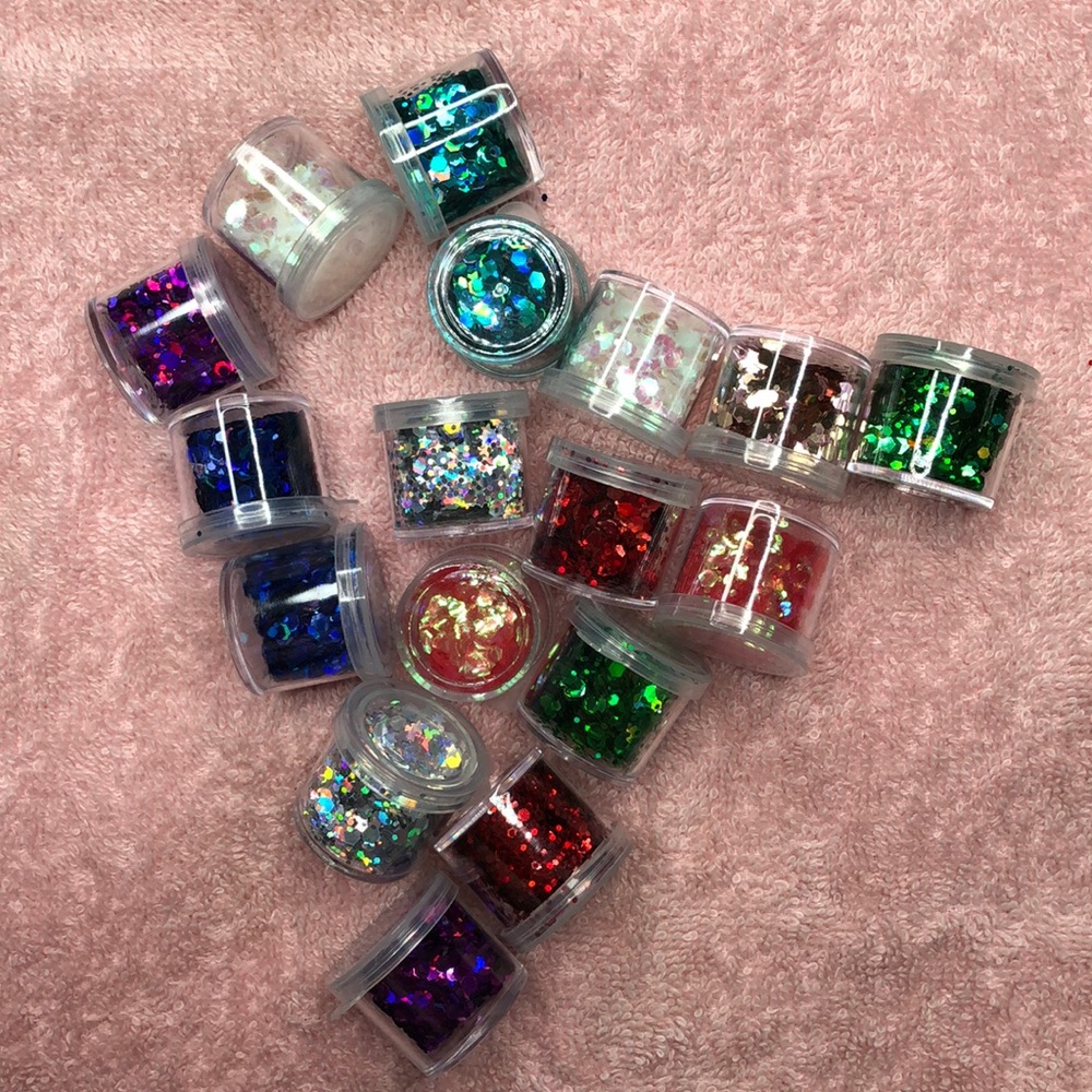 Eyes glitter